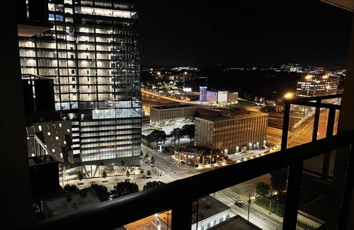 Midtown Condo | Elegant Condo Retreat in Midtown Atlanta with Great Amenities