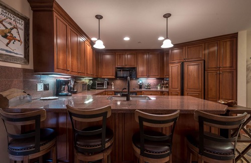 Copper Mountain Village Condo | Prime Condo Next to Lifts with Spa & Free WiFi