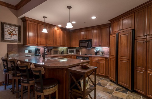 Copper Mountain Village Condo | Prime Condo Next to Lifts with Spa & Free WiFi