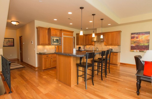Hood River Condo | Elegant 1-3 Bedroom Condominium with Spa and Hot Tub