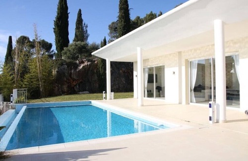 Gairaut Villa | Family-Friendly Vrbo Property with Breakfast Included
