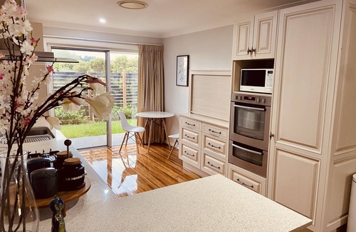 Robertson Apartment | Relaxing Apartment with Spa & Hot Tub, Rated 9.4/10