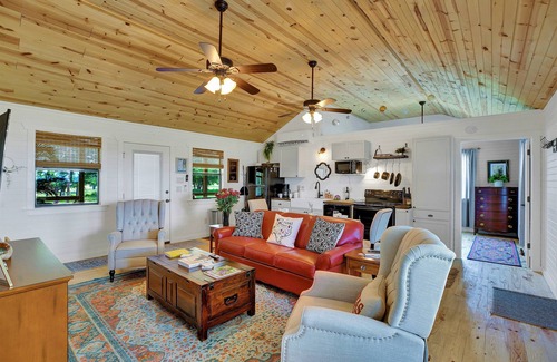 Fredericksburg Cottage | Elegant Cottage Retreat with Pool in Fred Wine Country