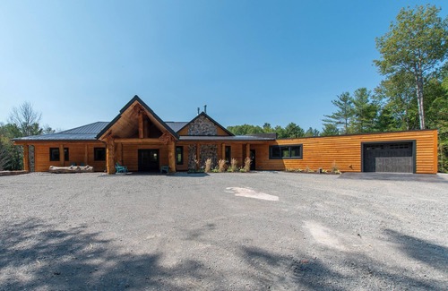 Severn Cottage | Luxurious Cottage! Private Beach!
