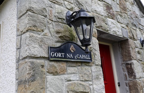 Dromineer Cottage | Enchanting Cottage in the Idyllic Irish Countryside