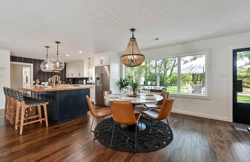 College Station House | Luxurious Cottage with Lovely Outdoor Living Area in Texas