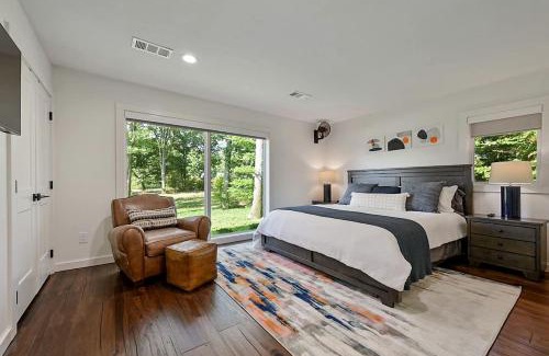 College Station House | Luxurious Cottage with Lovely Outdoor Living Area in Texas