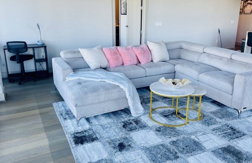 Uptown Apartment | Luxurious & cozy 2bedroom/2bath apt (Victory park)