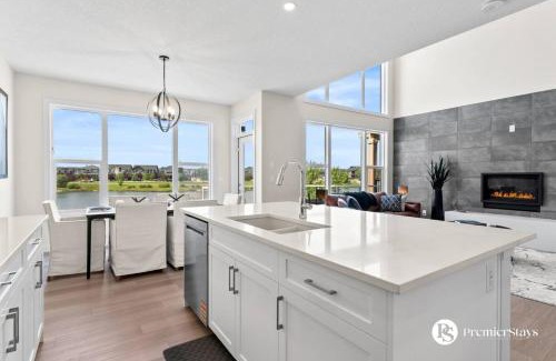 Airdrie House | Luxurious Detached House with Private Garage, Lake View, Central AC & More