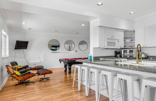 Blaine House | Pet-Friendly Water-View Retreat with Private Beach Access