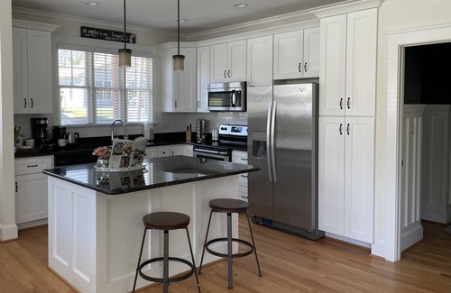 Durham House | Ideal Downtown Retreat with Spa, Breakfast & 10/10 Rating
