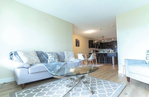 Central Okanagan Condo | Serene Downtown Oasis Steps from the Lake with Pool