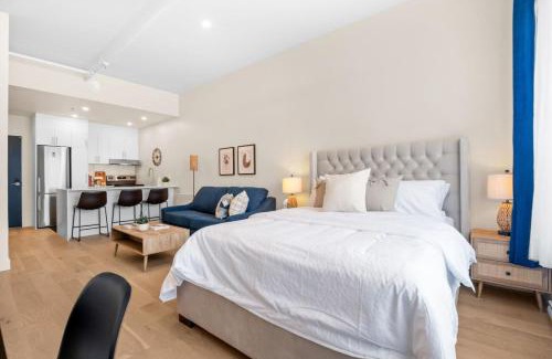 Gay Village Apartment | Elegant Downtown Suite with Child-Friendly Amenities