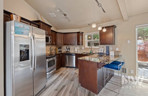 Coeur d'Alene House | Elegant Echo Bay Retreat with Hot Tub and Lake Views