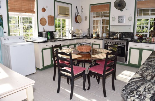 Pine Gardens House | Eco-Friendly Vegetarian Suite with Ocean View in Hummingbird