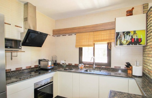 Conil de la Frontera House | Tranquil Villa with Pool, BBQ Area & Ocean View for 6