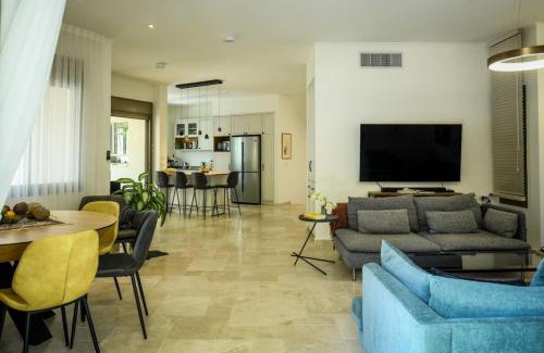 Netanya Apartment | Family-Friendly Coastline Triplex in Netanya by Sea N' Rent