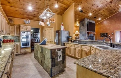 Gober Other | Elegant 5-Bed Farmhouse with Pool, Spa & High Guest Rating