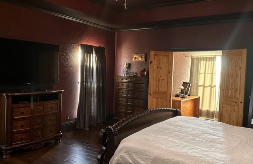 Gober Other | Elegant 5-Bed Farmhouse with Pool, Spa & High Guest Rating