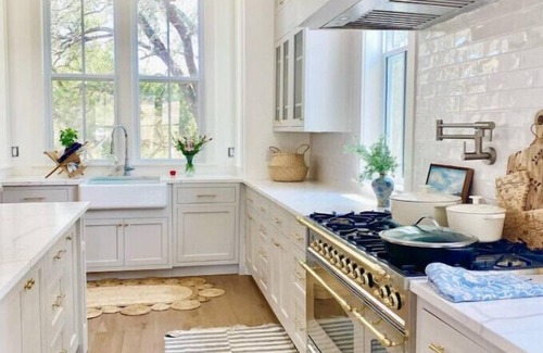 Pedernales Canyon Ranch House | Elegant Farmhouse with Pool and Hot Tub near Lake Travis
