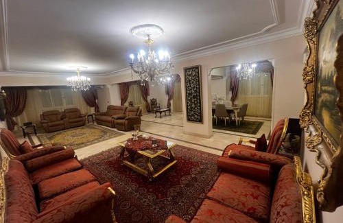 Nasr City Apartment | Stylish Apartment with Scenic Views and Hot Tub Amenities