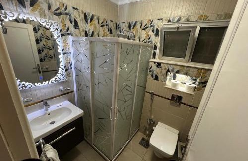 Nasr City Apartment | Stylish Apartment with Scenic Views and Hot Tub Amenities