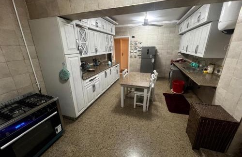 Nasr City Apartment | Stylish Apartment with Scenic Views and Hot Tub Amenities