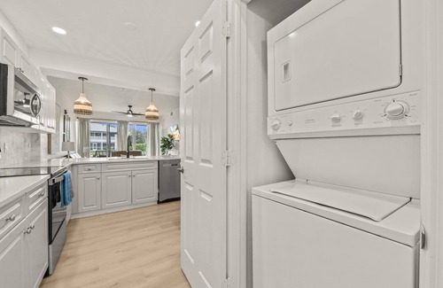 Naples Condo | Exclusive Golf Condo with Resort Pool & Prime Amenities