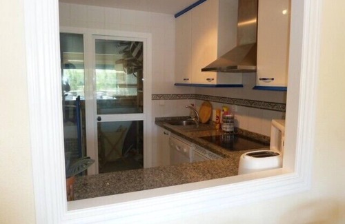 Castillo de Sabinillas Apartment | Cozy Groundfloor Apartment Near Oceanfront Resort Retreat