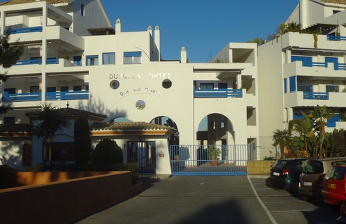 Castillo de Sabinillas Apartment | Cozy Groundfloor Apartment Near Oceanfront Resort Retreat