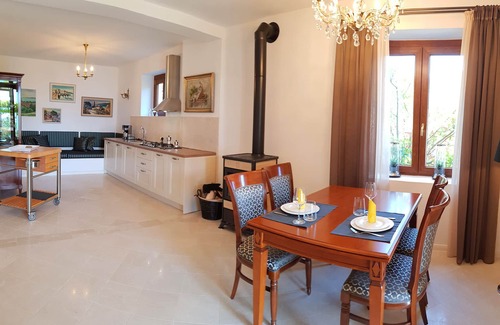 Tignale Villa | Spacious Apartment with Ocean View & Spa - Guest Rated 10/10