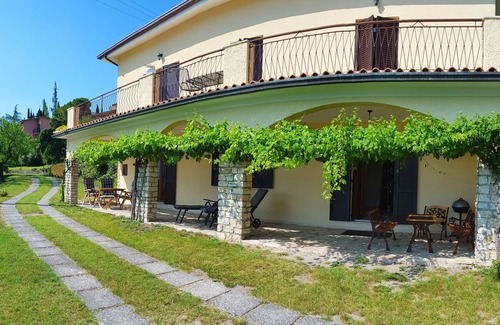 Tignale Villa | Spacious Apartment with Ocean View & Spa - Guest Rated 10/10