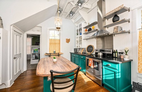 Niles House | Historic Victorian Gem in Warren, OH - Steps to Downtown