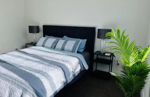 Saint Kilda House | Beautiful Beachside Retreat with Ocean Views & Family Fun