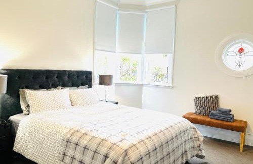 Saint Kilda House | Beautiful Beachside Retreat with Ocean Views & Family Fun
