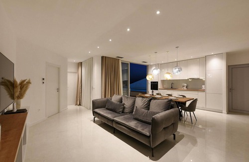 Debeljak House | Inviting 4 Bedroom Retreat in Debeljak with Pool & Spa