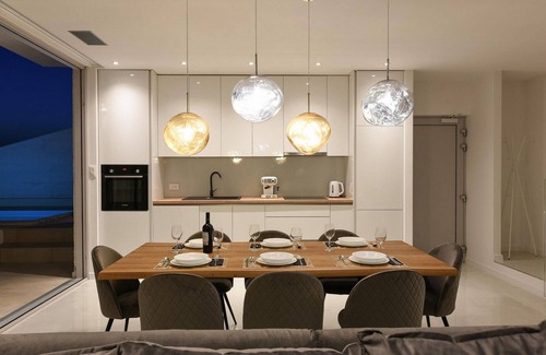 Debeljak House | Inviting 4 Bedroom Retreat in Debeljak with Pool & Spa