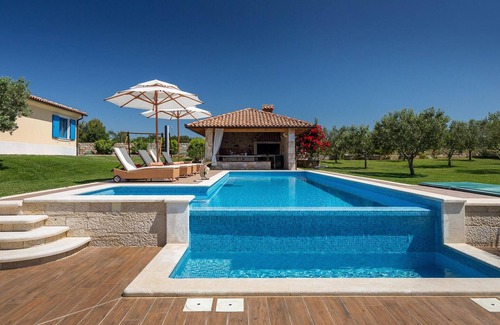 Fazana House | Perfect Family Villa with Oceanfront Views & Top Amenities