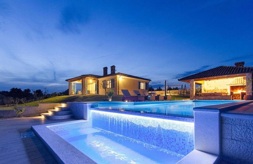 Fazana House | Perfect Family Villa with Oceanfront Views & Top Amenities