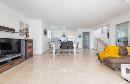 Kolanjski Gajac House | Discover Family Fun at Pag-Novajla with Oceanfront Bliss