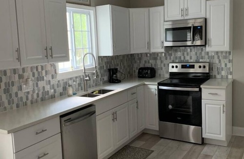 Niagara Falls House | Elegant Retreat in the Heart of Niagara Falls with Pool