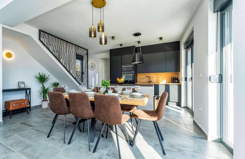 Zadar House | Spacious 4-Bedroom Accommodation with Pool in Zadar