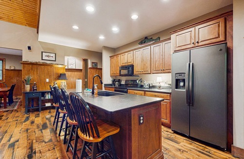 Sylva House | Riverfront Retreat with Full Kitchen & 9.8 Guest Rating