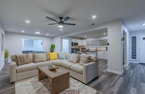 Wetmore House | Relaxing Retreat with Hot Tub & Tree Deck Near 6 Flags