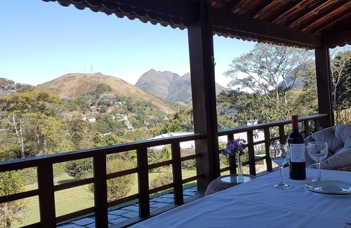 Araras House | Elegant Itaipava Retreat with Panoramic Views and Pool