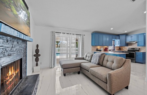 Wellington House | Elegant House Near West Palm Beach with Breakfast Included