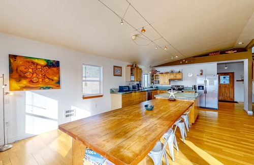 Bandon House | Pet-Friendly Beach House with Oceanfront Views & Cozy Spa