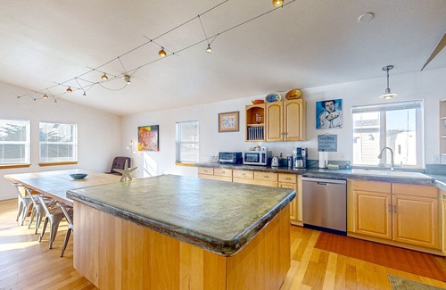 Bandon House | Pet-Friendly Beach House with Oceanfront Views & Cozy Spa