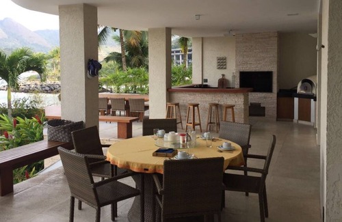 Conceicao de Jacarei House | Luxurious house with 6 suites, beach, natural pool, motorboat at the door ...