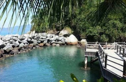 Conceicao de Jacarei House | Luxurious house with 6 suites, beach, natural pool, motorboat at the door ...